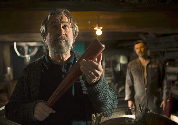 Герой Де Ниро готовится объяснить сантехнику, что старые трубы можно заменить и подешевле