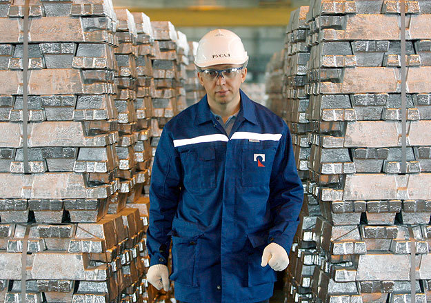 Гендиректор UC Rusal Олег Дерипаска просит не закрывать склады LME.