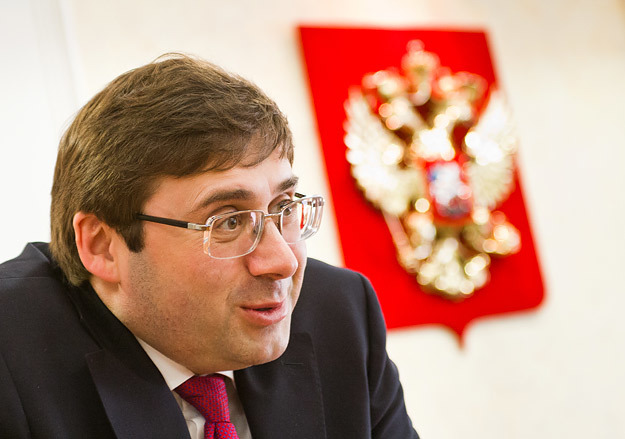 Е. Разумный для Ведомостей