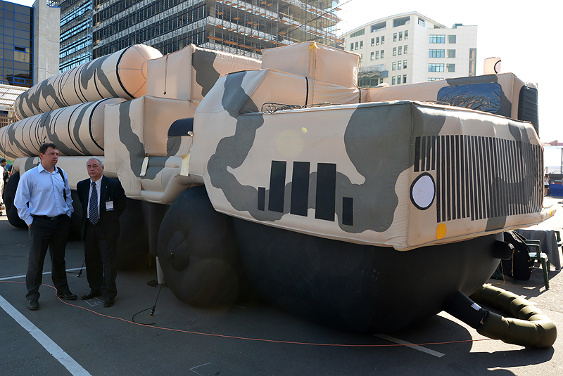 Надувная модель зенитно-ракетного комплекса С-300