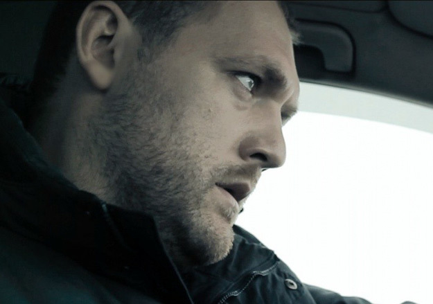 Майор (Денис Шведов) едет навстречу судьбе, оформленной по всем правилам жанра