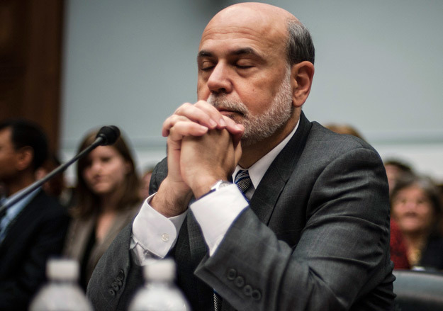 Председатель ФРС Бен Бернанке ставит инвесторов перед выбором