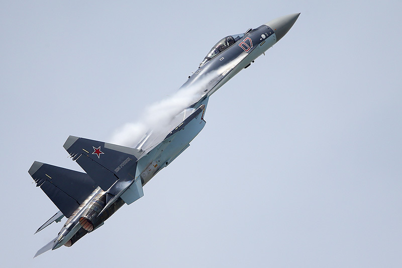 Полет истребителя Су-35С