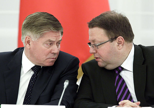 Вячеслав Лебедев (слева) не подойдет в председатели объединенного высшего суда по возрасту, а Антон Иванов – по близости к Дмитрию Медведеву, считают эксперты