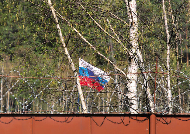 Важны не отдельные шлагбаумы и заборы, а сама атмосфера огораживания и психология  огороженности