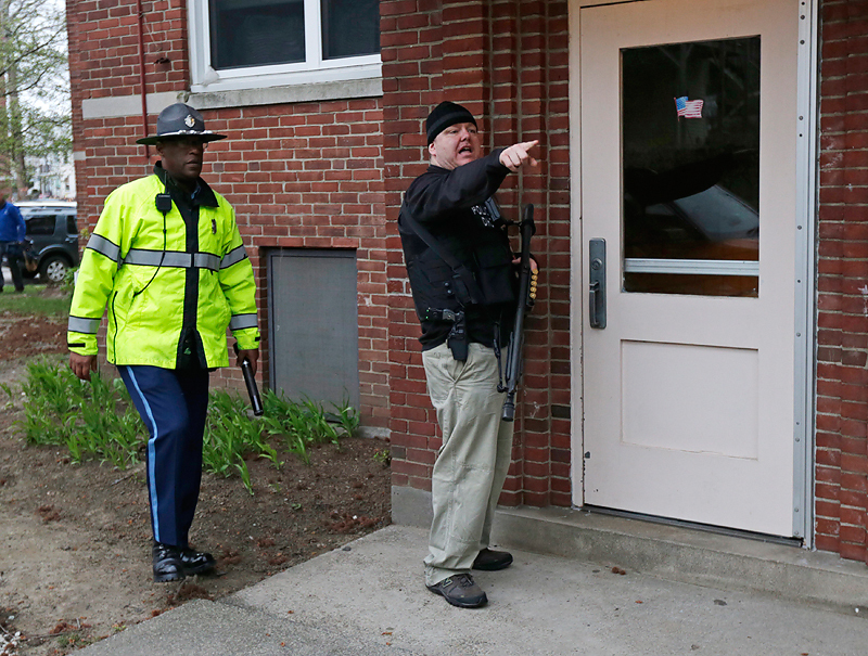 Поиски второго подозреваемого в Уотертауне