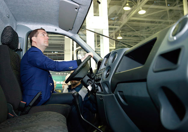 Премьер-министр Дмитрий Медведев надеется, что новая модель будет «конкурентной»