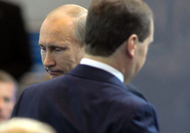 Президент Владимир Путин (на фото слева) спросит с правительства за выполнение собственных обещаний
