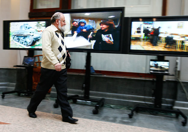 За видеозаписями Владимир Чуров призвал обращаться в ЦИК, но дальше слов дело не пошло