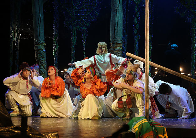 В костюмах традиционно обыграны древнерусские мотивы