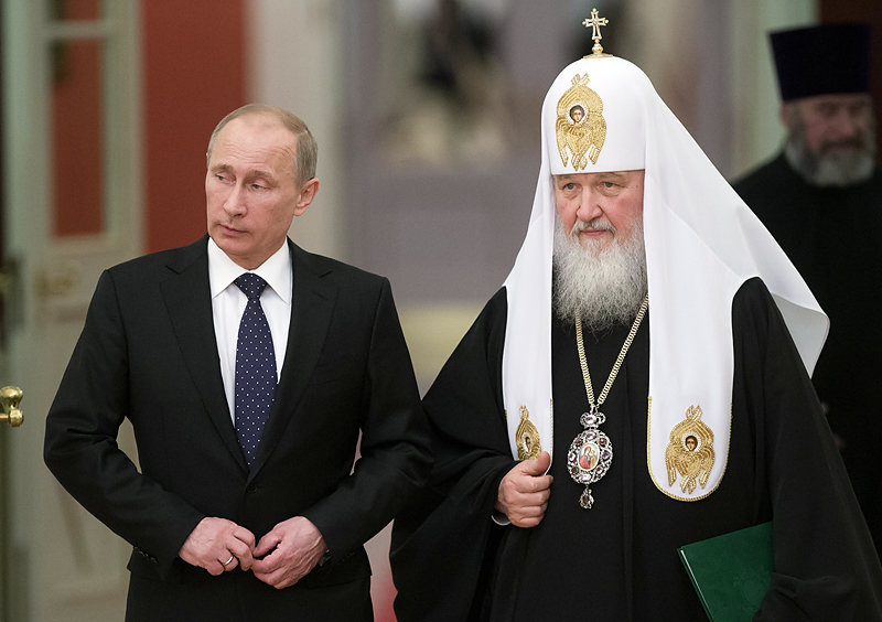 Владимир Путин и патриарх Кирилл во время встречи с участниками Архиерейского собора Русской православной церкви