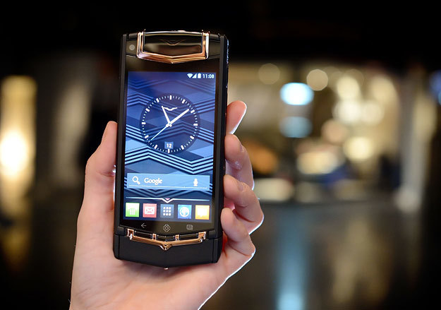 Сапфировое стекло Vertu Ti в пять раз прочнее обычного