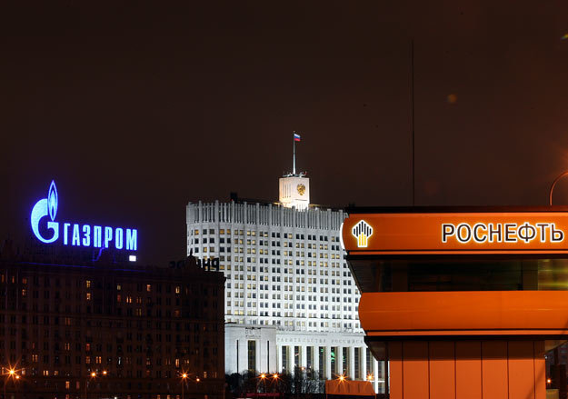 Формально правительство не может распоряжаться контрольными пакетами акций «Роснефти» и «Газпрома»
