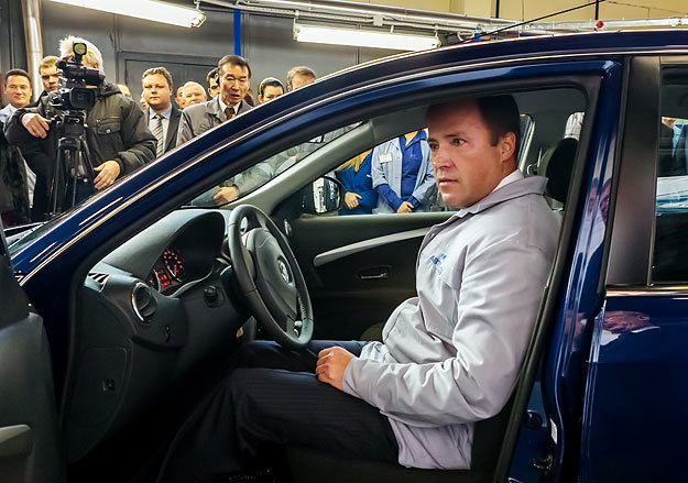 Президент «АвтоВАЗа» Игорь Комаров  на церемонии запуска  производства Nissan Almera