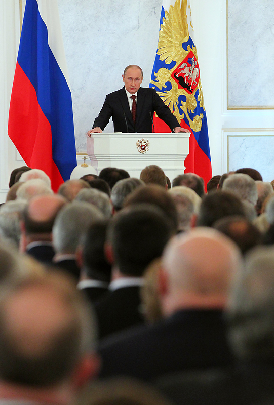 Владимир Путин выступает с ежегодным посланием к Федеральному Собранию РФ