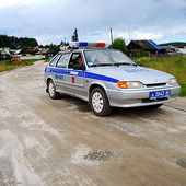 полицейская машина в поселке Сагра