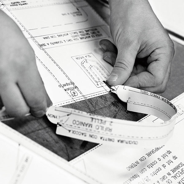 Каждая  из вариаций новой сумки Borgonuovo состоит из 120 деталей и создается на 90% вручную