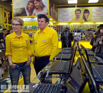 Президент "Евросети" Александр Малис и телеведущая Ксения Собчак