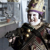 Белый клоун выходит к широкой публике