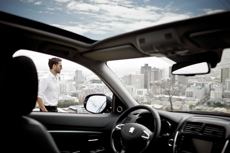 Мотор Peugeot 4008 честно демонстрирует свои 150 «лошадей», хотя на мустангов они не тянут, особенно на узких серпантинах вокруг курортного Кашкайша