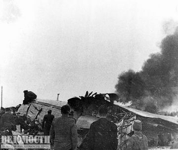 «Манчестер Юнайтед»

6 февраля 1958 г. произошла катастрофа самолёта британской компании British European Airways. На борту находились игроки футбольного клуба «Манчестер Юнайтед», а также несколько тренеров, болельщиков и журналистов. В катастрофе погибло 23 человека из 44 находившихся на борту, в том числе 8 футболистов. Еще двое получили травмы и не смогли продолжить карьеру. Тренер Мэтт Басби и один из лидеров команды Бобби Чарльтон остались в живых.
