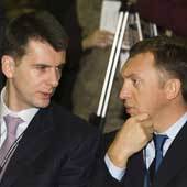 Олег Дерипаска (справа) нашел, что предложить Михаилу Прохорову