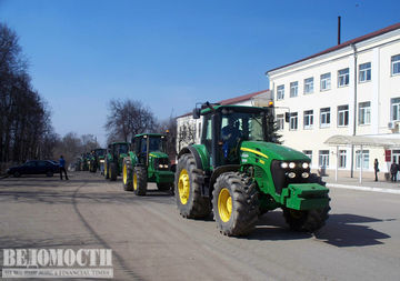 Торжественный смотр техники ОАО "Мосмедыньагропром"  перед полевыми работами