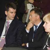 Михаил Прохоров (на фото – слева) мог бы вместо денег получить от UC Rusal акции. Но тогда доля Олега Дерипаски (справа) упадет ниже 50%