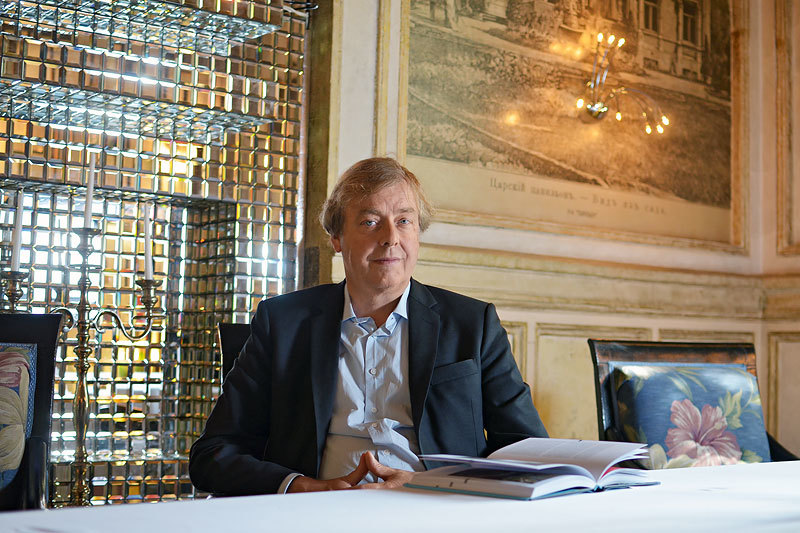 Искусствовед и куратор арт-коллекции Deutsche Bank Алистар Хикс