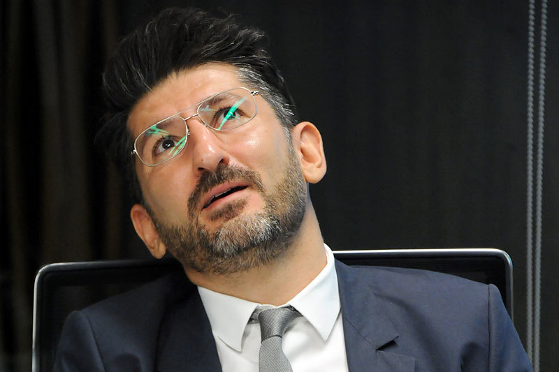 Олег Малис получил контроль над головной компанией группы «Связной»  со второй попытки