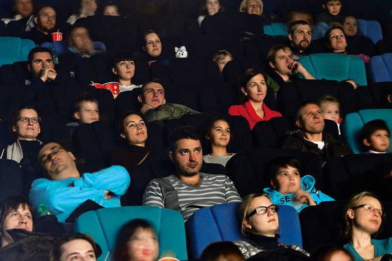 Из-за сильной конкуренции и кризиса кинотеатрам все сложнее заполнять залы