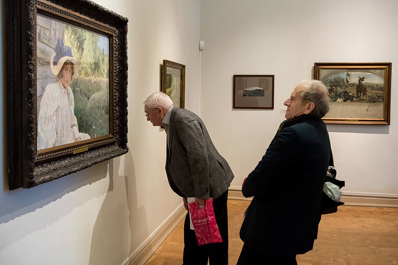 Без портретов все же не обошлось