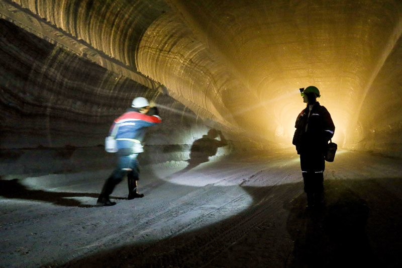 Компания, которая первой заключила китайский контракт, как правило, имеет приоритет в распределении поставок