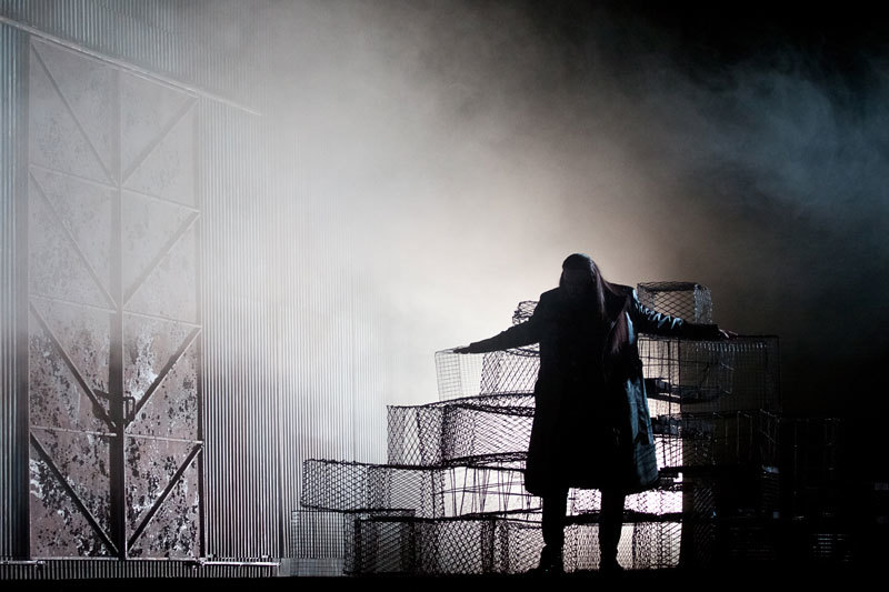 Александр Краснов в роли Летучего голландца умеет навести страху