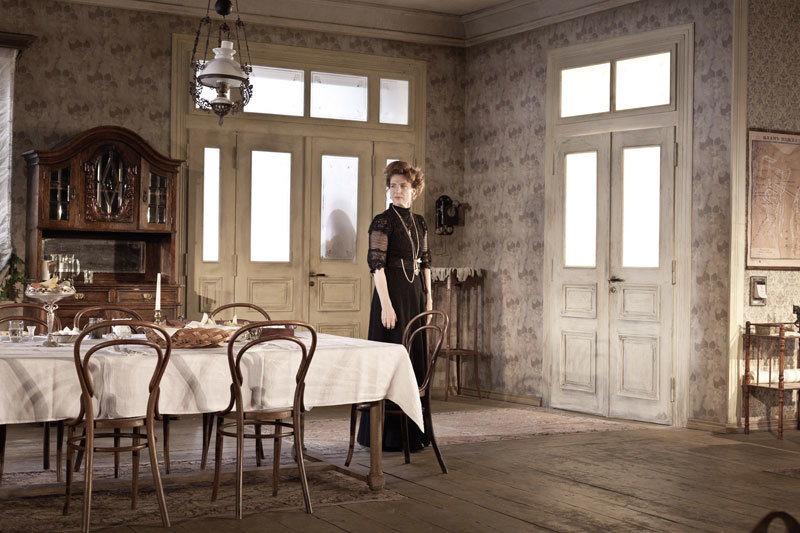 Сценография «Вассы Железновой» сделана любовно и подробно