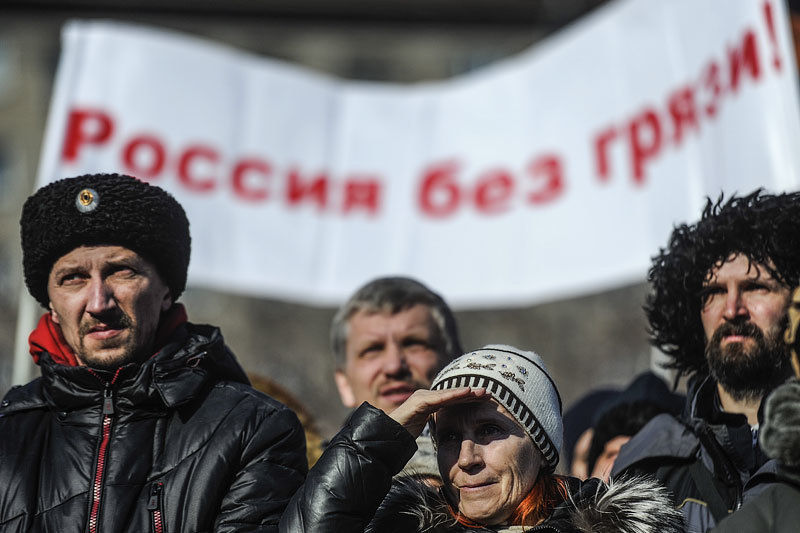 Молитвенное стояние и митинг "Защитим святыни – спасем Россию!" на площади Ленина в Новосибирске