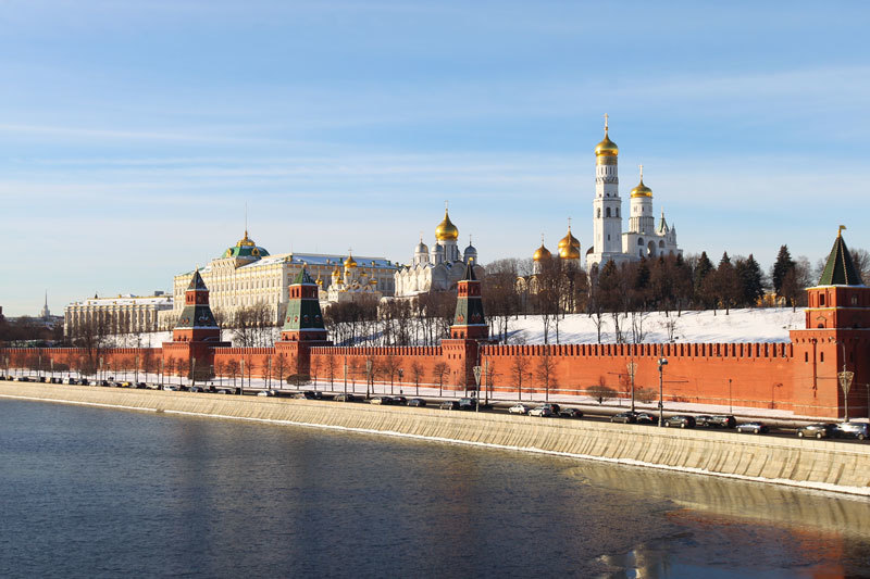 Первые лица государства в 2014 г. по традиции заработали намного меньше многих своих подчиненных