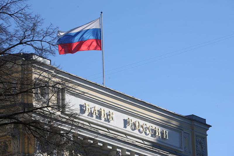 В третий раз с конца марта ЦБ повысил ставки по сделкам валютного репо