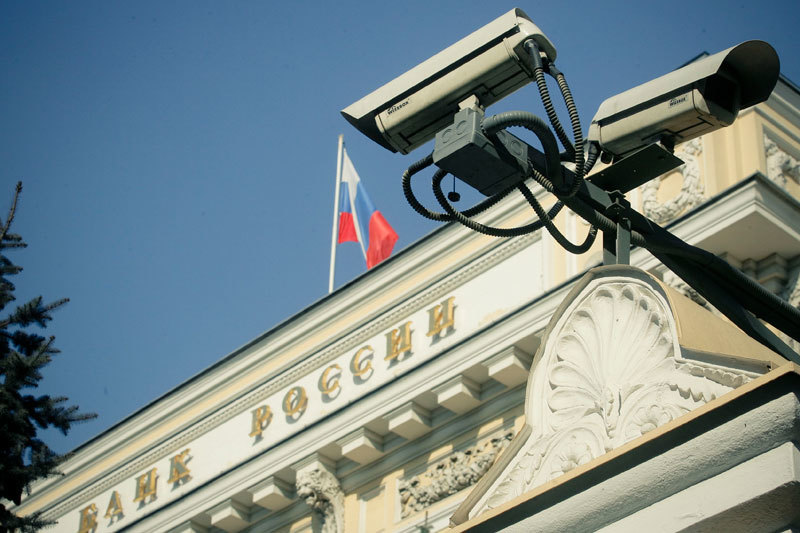 Регулятор намерен воспользоваться давним законным правом проверять не только финансовые структуры, но и любые компании-эмитенты