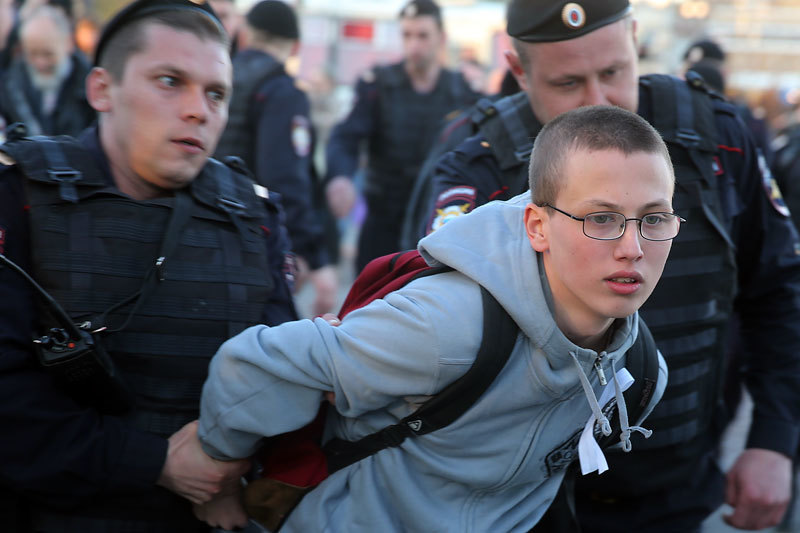 Полиция в Москве задержала как минимум 46 участников пикета в память разгона митинга 6 мая 2012 г. на Болотной площади