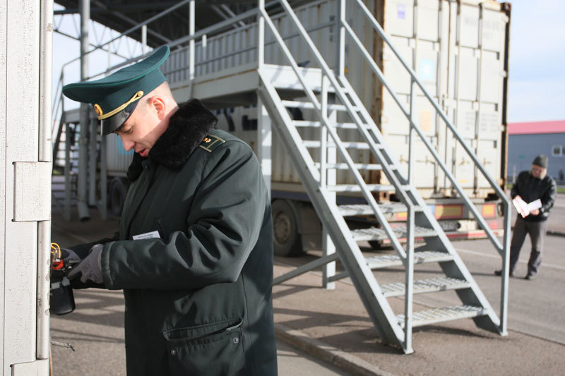 Таможня и ЦБ подсчитают, сколько стоят импортные товары