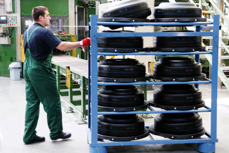 Девальвация рубля привела почти к двукратному падению продаж шин Nokian Tyres в России