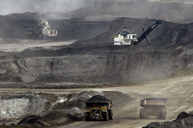 Больше всего проектов, предполагающих отмену или сокращение инвестиций, – в Канаде. Девять из них связаны с добычей из нефтяных песков