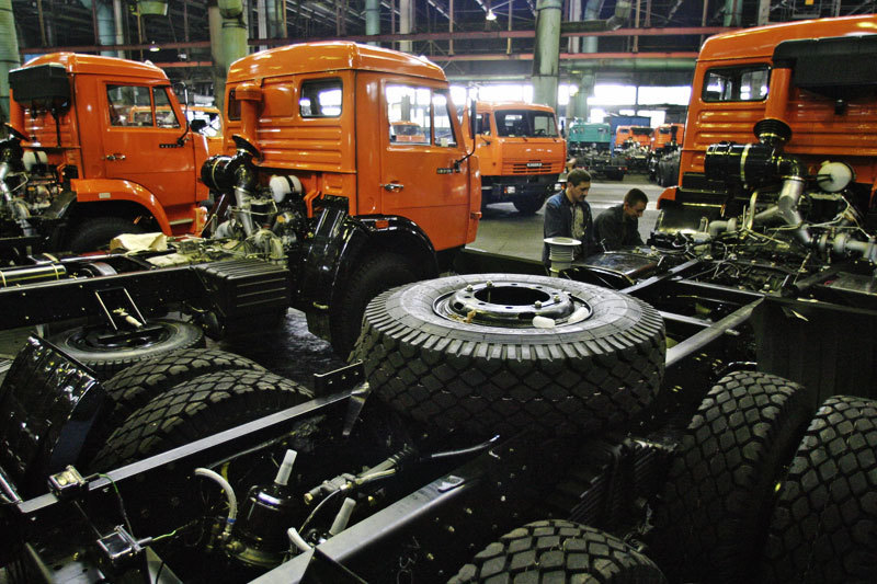 «Камаз» из-за падения спроса на российском рынке будет выпускать автомобили в июне только семь дней