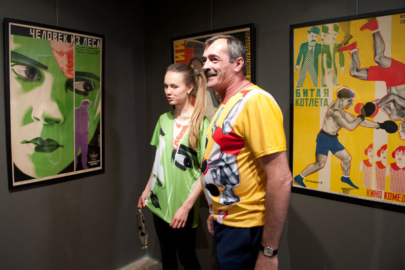 Сувенирные майки сближают зрителей и экспонаты