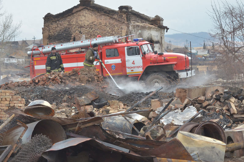 В Хакасию пришли деньги на восстановление домов, сгоревших в апреле во время лесных пожаров. Но многим погорельцам придется доказывать право на это жилье