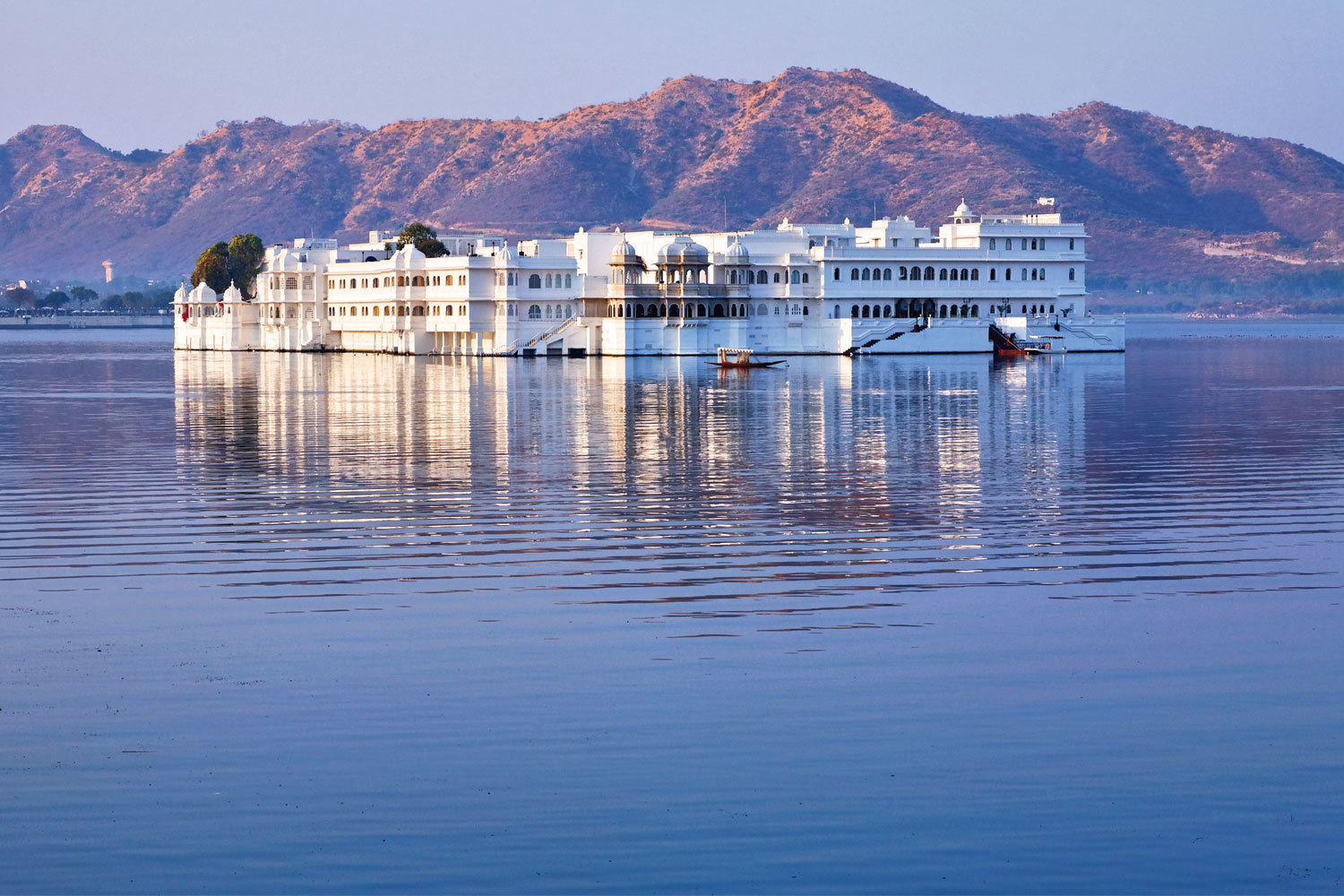 Отель Taj Lake Palace  посторили в 1743-1746 годах