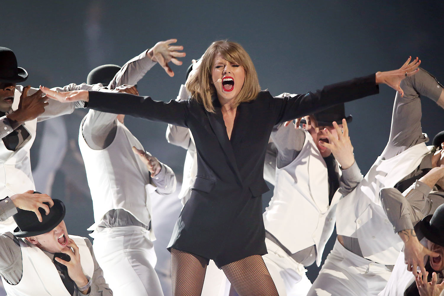 Тейлор Свифт победила Apple