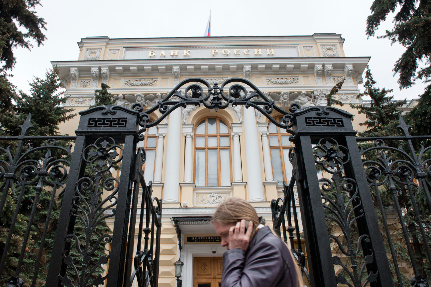 По логике ЦБ акции банков лучше подходят для пенсионных накоплений, чем депозиты или облигации банков