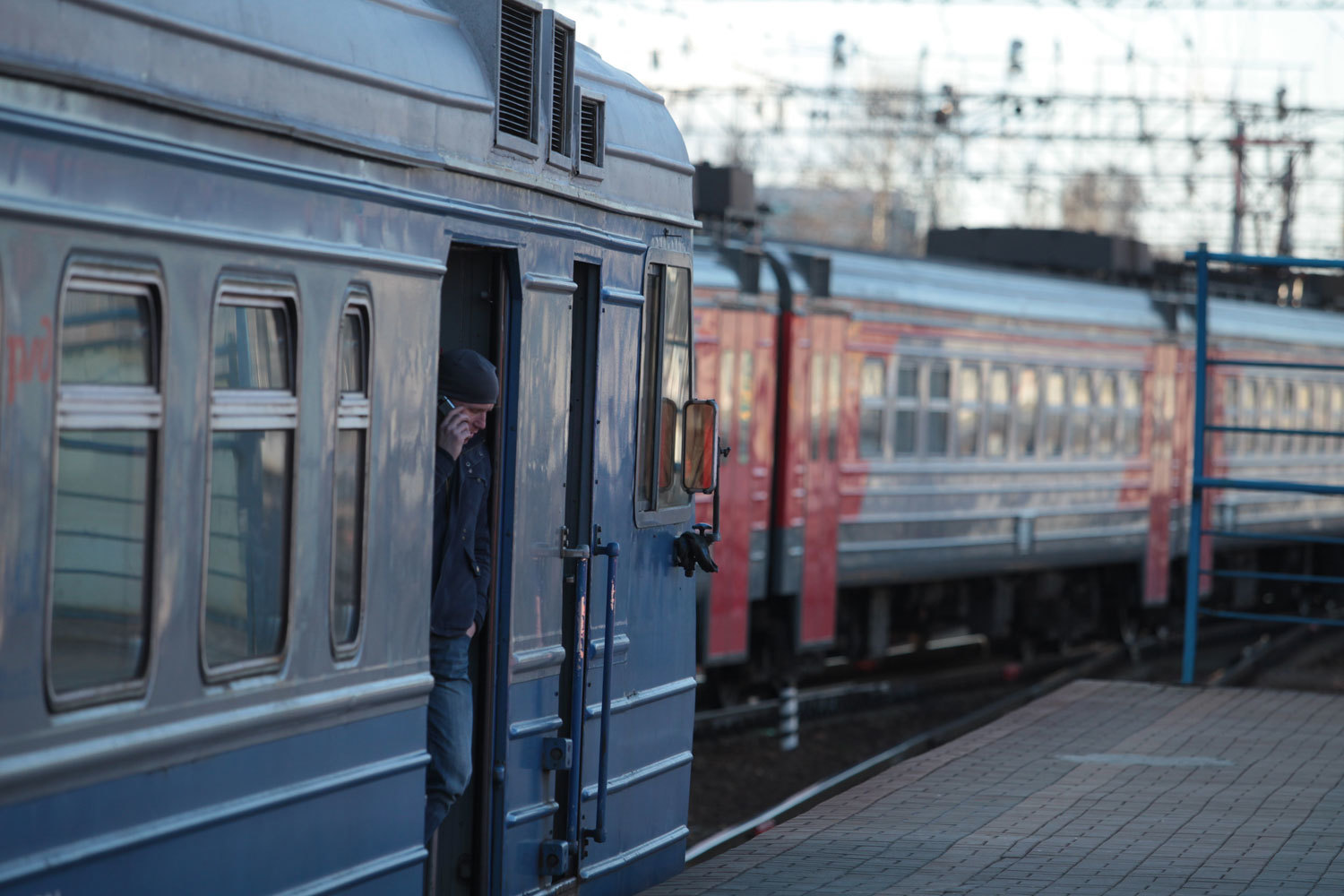 Пригородные пассажирские компании могут не платить НДС до конца 2017 г., а ставка для РЖД за пассажирские перевозки дальнего следования будет снижена до 10%